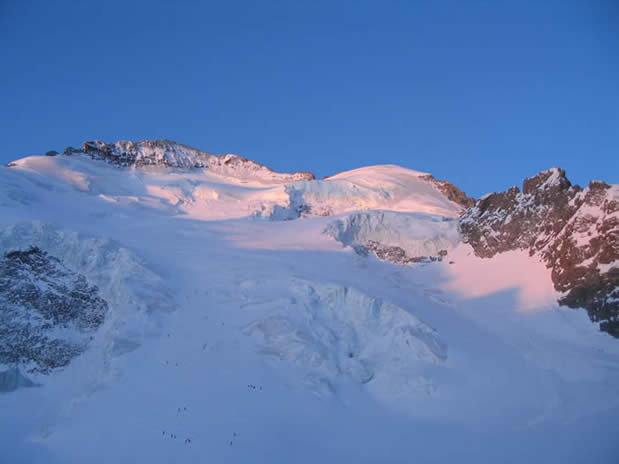 Dome de Niege (4015 m) in Barre des Ecrins